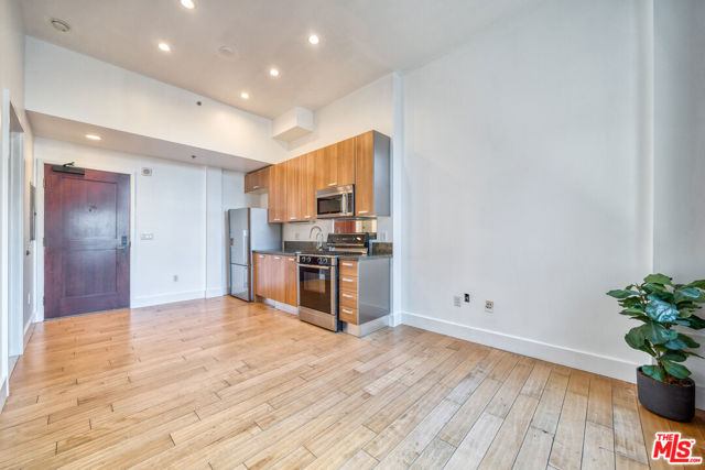 460 S SPRING Street, Los Angeles CA: https://media.crmls.org/mediaz/e9a4cf44-a8ec-46fb-b519-f9dd10d78792.jpg