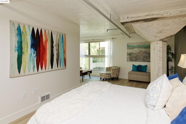 1201 Pine St, Oakland CA: https://media.crmls.org/mediaz/e9a5aaa6-5060-407b-8335-3a0adc36e66d.jpg