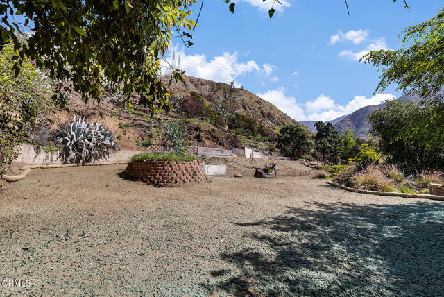2115 Pinecrest Dr, Altadena CA: https://media.crmls.org/mediaz/e9a61575-8ca3-4478-b33d-ee5d40be440b.jpg