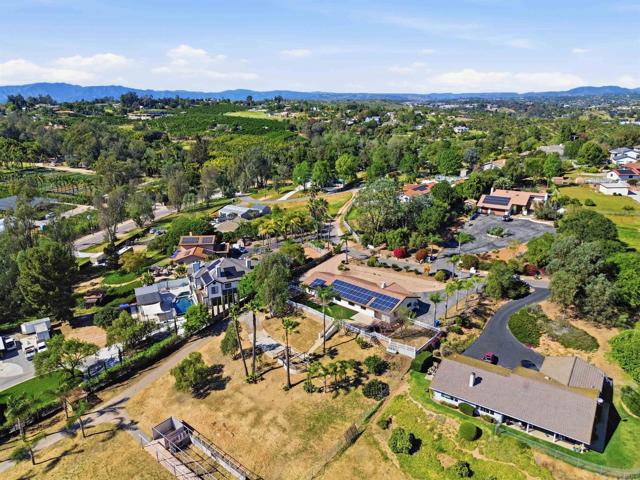 Detail Gallery Image 5 of 46 For 358 Spanish Spur, Fallbrook,  CA 92028 - 3 Beds | 2 Baths