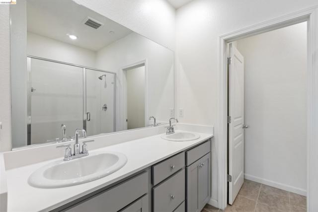 Image 31 of 58 For 16306 Ridgehaven Dr  Unit 104