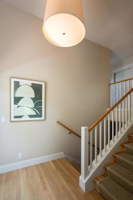 1330 Trinity Drive, Menlo Park CA: https://media.crmls.org/mediaz/e9a6c90b-f876-4ec8-991c-2dce2356577c.jpg