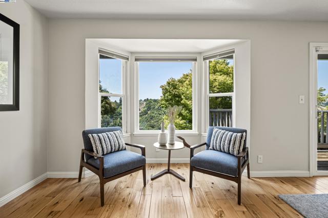 6408 Boone Dr, Castro Valley CA: https://media.crmls.org/mediaz/e9a6da15-6438-46a4-8f78-5659b81a5ff0.jpg