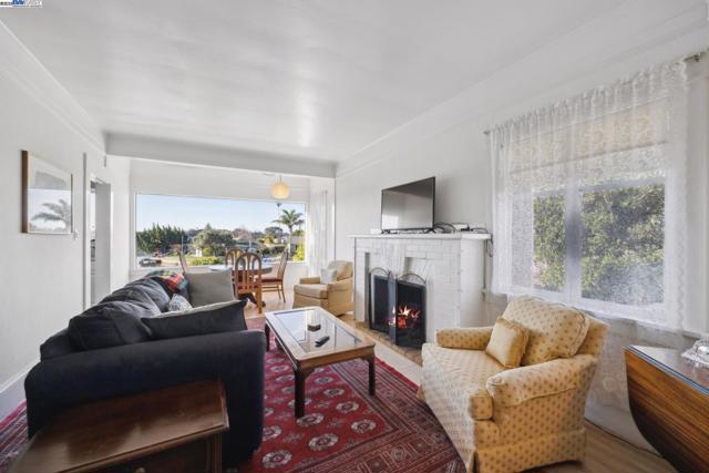 2000 CLINTON AVENUE, Alameda CA: https://media.crmls.org/mediaz/e9a6f105-a6d2-45c1-b108-049f70c71f2b.jpg