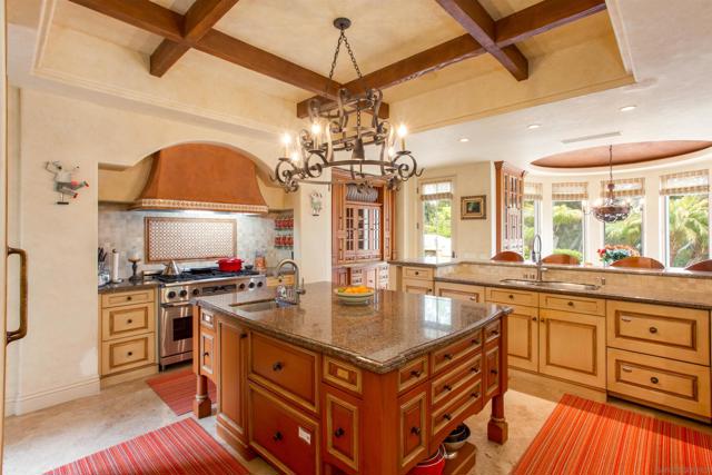 7206 Aviara Drive, Carlsbad CA: https://media.crmls.org/mediaz/e9a6ff21-698d-4234-a7a3-5f3e0cd6def6.jpg