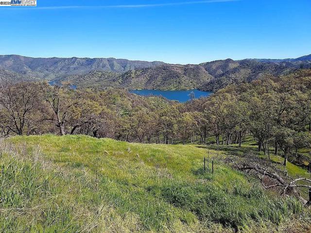 1072 Eastridge Drive, Napa CA: https://media.crmls.org/mediaz/e9a77b09-5c80-4022-a8a4-72dc3ec63525.jpg