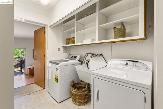 1148 Cragmont Ave, Berkeley CA: https://media.crmls.org/mediaz/e9a80de7-056b-4f4a-b68e-6094b56c44fb.jpg