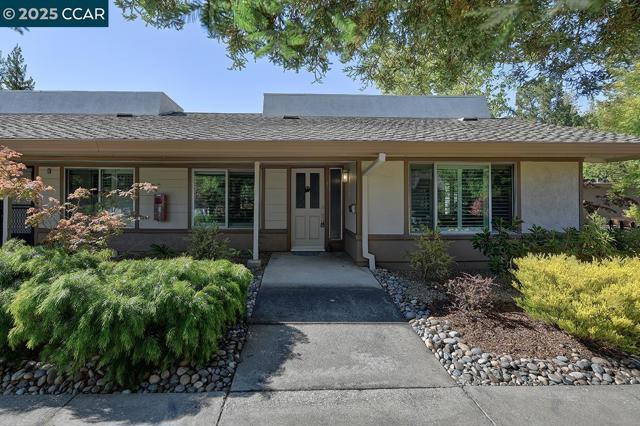 3128 Tice Creek Dr, Walnut Creek CA: https://media.crmls.org/mediaz/e9a83f22-86a1-49f9-ab2a-75a311834f25.jpg