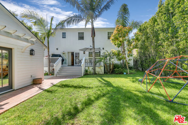 328 El Camino Drive, Beverly Hills CA: https://media.crmls.org/mediaz/e9a8c216-9df8-43a9-8b90-b6645230bafa.jpg