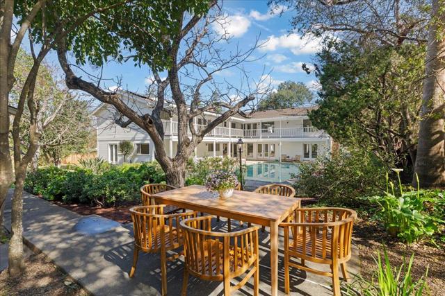 14721 Live Oak Lane, Saratoga CA: https://media.crmls.org/mediaz/e9a90a5a-3415-4064-9701-d6665449cd4a.jpg