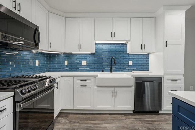 6804 Urubu Street, Carlsbad CA: https://media.crmls.org/mediaz/e9a95550-6073-4653-aa52-f20e0a5cba2e.jpg