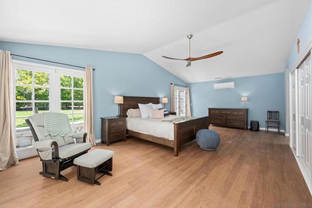 3733 La Cresta Dr, San Diego CA: https://media.crmls.org/mediaz/e9a9700e-39c3-4e37-a6f2-f7bf686bc999.jpg