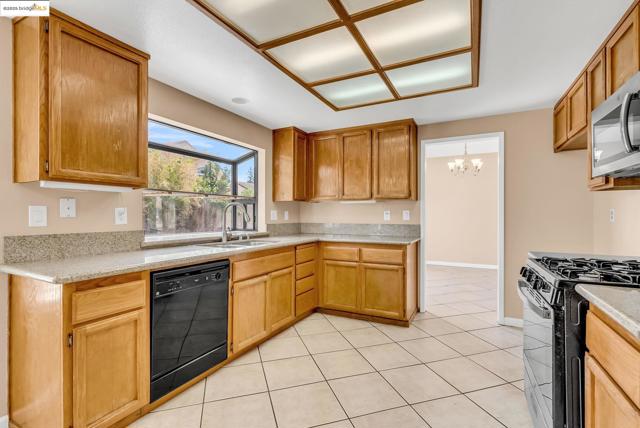 4820 RIDGEVIEW DRIVE, Antioch CA: https://media.crmls.org/mediaz/e9aa1035-cf36-42b8-b866-178c7c7340ba.jpg