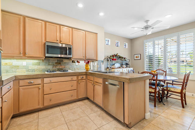 Image 13 of 29 For 76776 Minaret Way