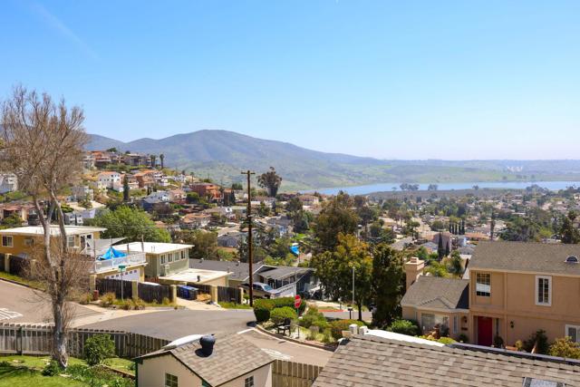 1412 San Miguel Ave, Spring Valley CA: https://media.crmls.org/mediaz/e9aae5aa-4c3e-4cbc-a037-3e45c47ee4c0.jpg