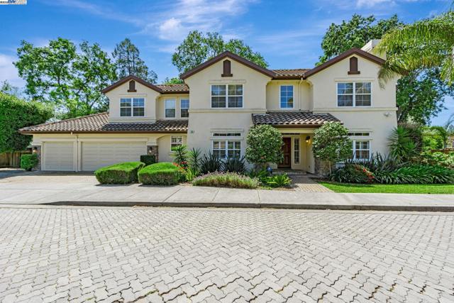 135 Cara Ct, Walnut Creek CA: https://media.crmls.org/mediaz/e9aaf72a-7f1d-4fc8-91cb-7218632c9a23.jpg