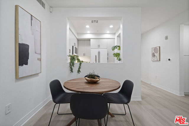 7100 Playa Vista Drive, Playa Vista CA: https://media.crmls.org/mediaz/e9ab0f30-60bc-4bc3-8f68-4d5d97284990.jpg