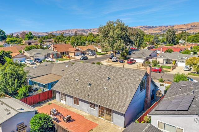 3617 Ruther Place Way, San Jose CA: https://media.crmls.org/mediaz/e9ab2045-86cd-44c4-b7c5-454070362e5d.jpg