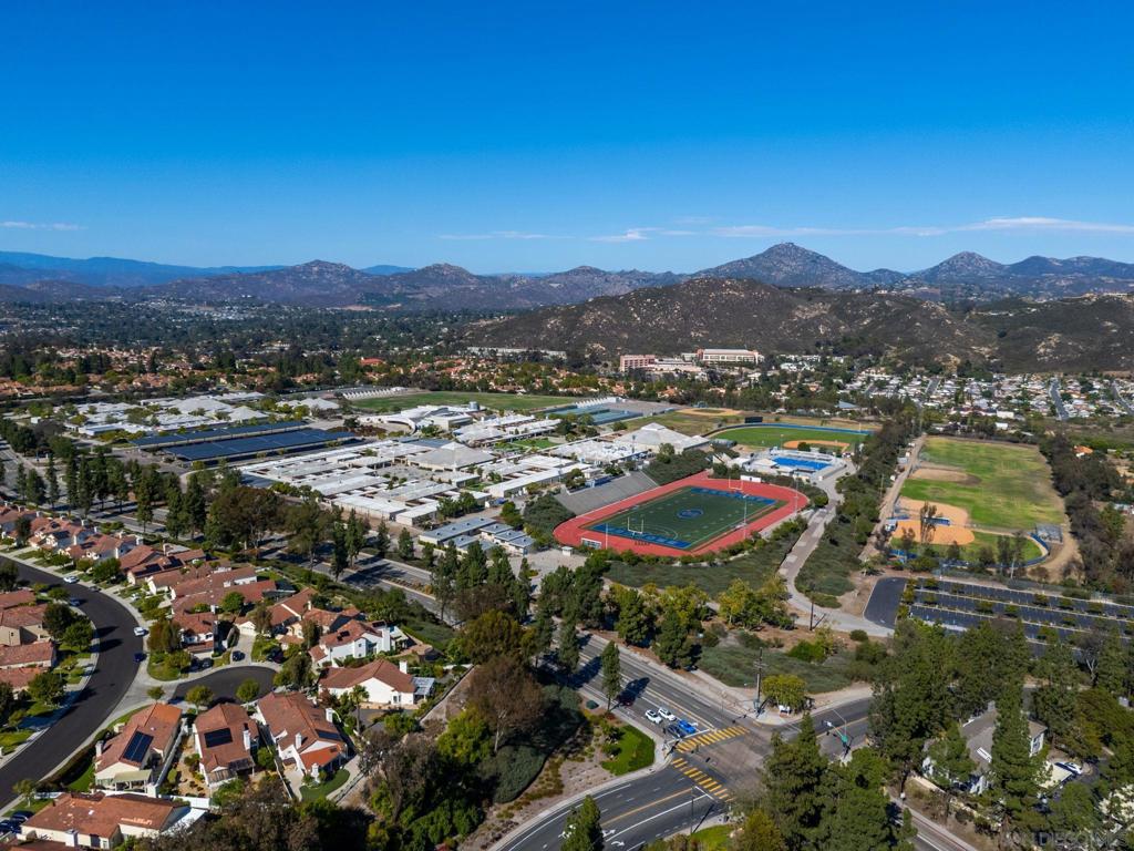 https://media.crmls.org/mediaz/e9ab8a92-bc42-4003-ab1c-07d2fcb84cd5.jpg?preset=X-Large