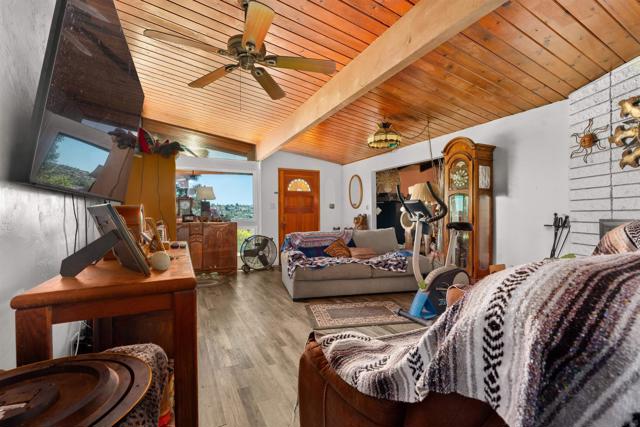 293 Paden Dr, Spring Valley CA: https://media.crmls.org/mediaz/e9abc1c7-4e47-481a-84c5-94173047bb69.jpg