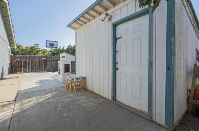 15 Elmwood Drive, Greenfield CA: https://media.crmls.org/mediaz/e9ac028c-0b57-43e3-990e-5717d2f8c891.jpg