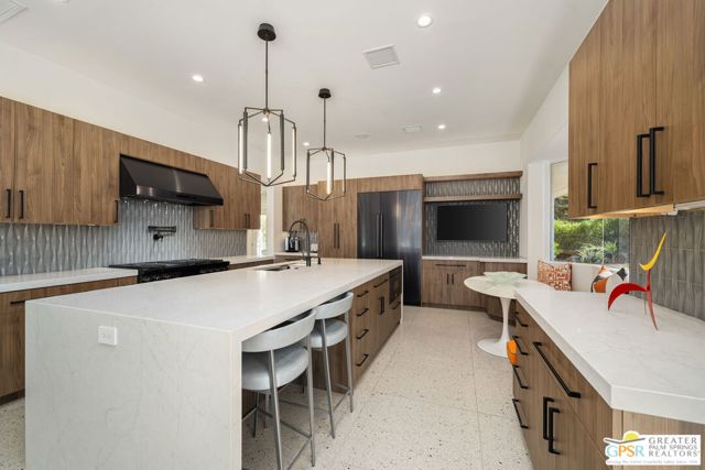 30 Mayfair Drive, Rancho Mirage CA: https://media.crmls.org/mediaz/e9ac0a53-d5c0-491f-9d4c-7209cad8cf5a.jpg