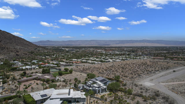 770 S La Mirada Road, Palm Springs CA: https://media.crmls.org/mediaz/e9ac0eef-806b-4f6c-af37-bf0fd350ad0a.jpg