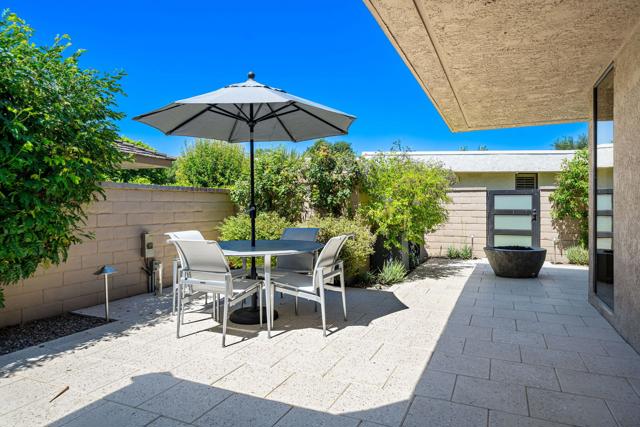 7 Dartmouth Drive, Rancho Mirage CA: https://media.crmls.org/mediaz/e9ac1653-4ee9-4cba-ab1b-0480be5d9fb6.jpg