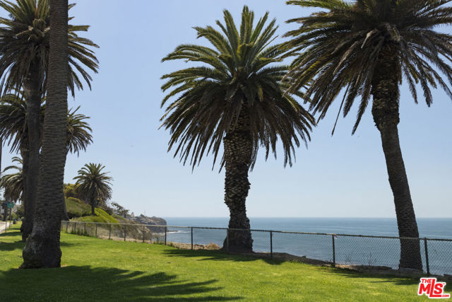 1230 Silvius Avenue, San Pedro CA: https://media.crmls.org/mediaz/e9ac2c14-b900-4a37-a122-3070bb467356.jpg