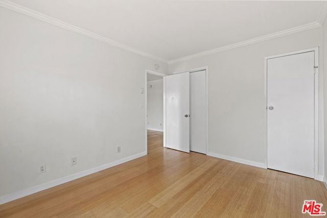 1033 6TH Street, Santa Monica CA: https://media.crmls.org/mediaz/e9ac5150-0dba-4ddc-aece-a72b6d911747.jpg
