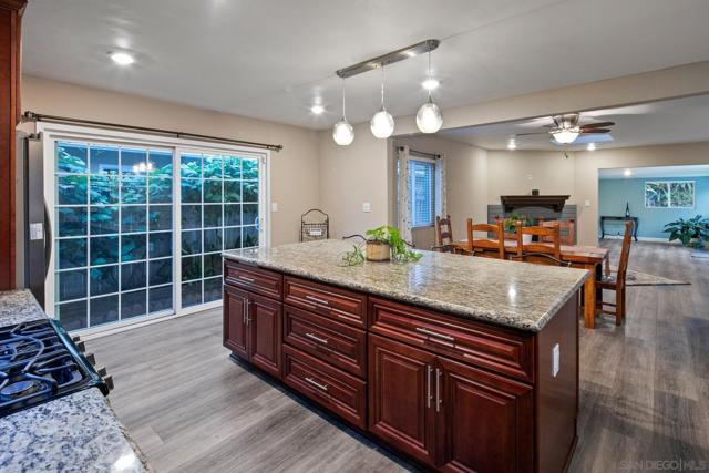 750 Mission Ave, Chula Vista CA: https://media.crmls.org/mediaz/e9ac623f-595f-4d39-89dc-4045fa3a6057.jpg
