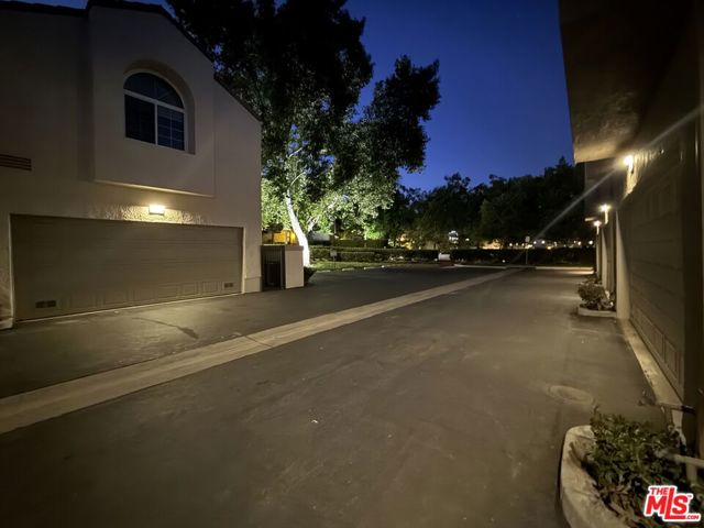 22208 Frontier Place, Chatsworth CA: https://media.crmls.org/mediaz/e9ac7cb4-eaea-4012-9fa4-8d44d529c0f1.jpg