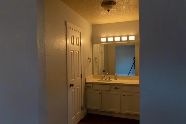 15105 Charter Oak Boulevard, Salinas CA: https://media.crmls.org/mediaz/e9acf184-b557-4f83-9fbf-e75923ba6691.jpg