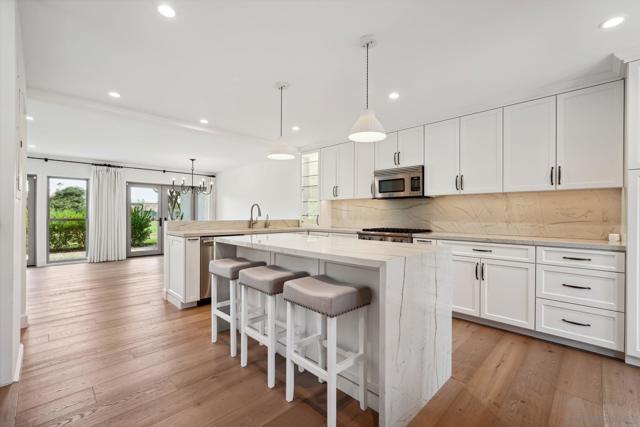211 Via Osuna, Rancho Santa Fe CA: https://media.crmls.org/mediaz/e9acfd52-60c8-4e49-8c57-7c529079a8e3.jpg