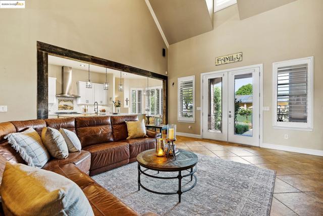 3501 Byer Road, Byron CA: https://media.crmls.org/mediaz/e9ad3f09-8804-4802-963b-51fc41ede00a.jpg