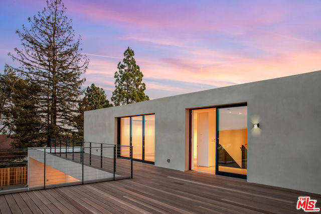 1448 STRADELLA Road, Los Angeles CA: https://media.crmls.org/mediaz/e9ad548e-bbdd-465e-829b-3ae1972425ed.jpg