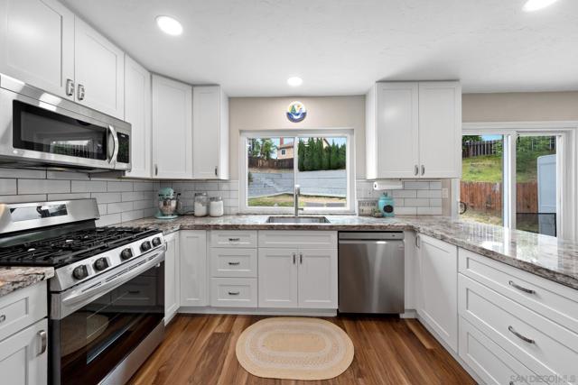 10424 Nubbin Ct, Santee CA: https://media.crmls.org/mediaz/e9ae48c5-afb9-46d5-aad4-390e2830ea61.jpg