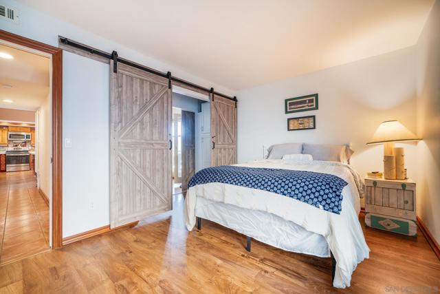 6433 La Paloma Street, Carlsbad CA: https://media.crmls.org/mediaz/e9ae8877-391e-4dbc-b717-fde638372857.jpg