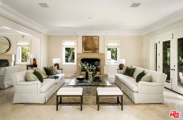 1350 Benedict Canyon Drive, Beverly Hills CA: https://media.crmls.org/mediaz/e9af04a2-6dbc-41a6-93cb-963e02afb7b5.jpg
