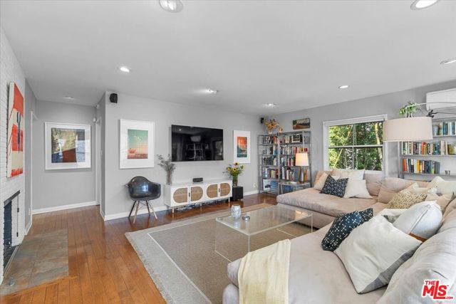 8809 Appian Way, Los Angeles CA: https://media.crmls.org/mediaz/e9af6de3-c559-40d1-ad9a-cb2ec426165e.jpg