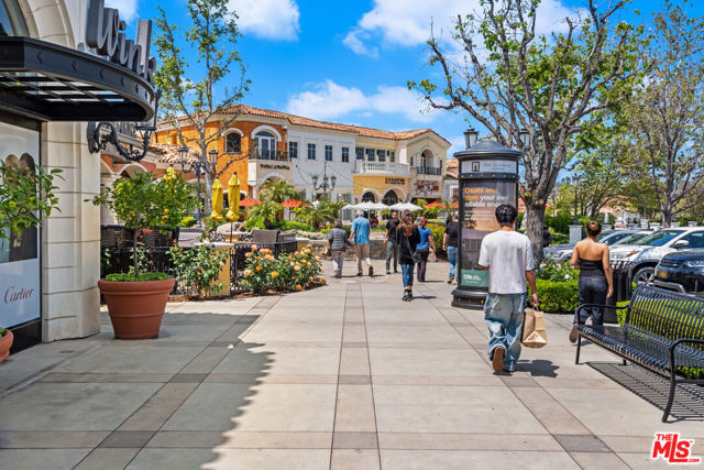 4392 Park Paloma, Calabasas CA: https://media.crmls.org/mediaz/e9b0f1a9-cbc3-4a88-a280-ce32a5da9673.jpg
