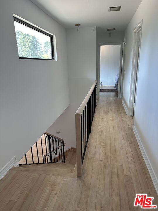 9781 Blantyre Drive, Beverly Hills CA: https://media.crmls.org/mediaz/e9b0f7bf-a722-4087-abd7-9c37a1c98361.jpg