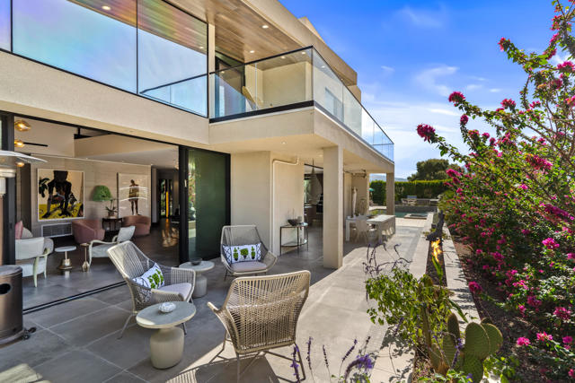 427 N Avenida Caballeros, Palm Springs CA: https://media.crmls.org/mediaz/e9b0fad4-4928-45a1-a694-91191634c11f.jpg