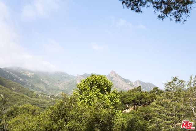 554 Mountain Green Drive, Calabasas CA: https://media.crmls.org/mediaz/e9b1abc7-88f5-4235-96b4-54283b0b9dec.jpg