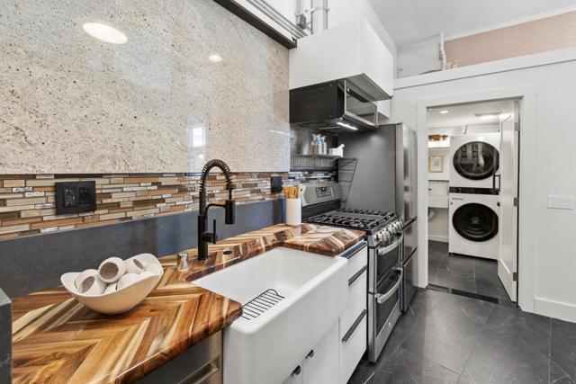 950 Noe Street, San Francisco CA: https://media.crmls.org/mediaz/e9b1c4c8-4f8e-4f93-914a-7633c186e60e.jpg