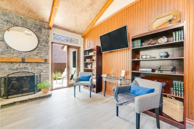 6433 La Paloma Street, Carlsbad CA: https://media.crmls.org/mediaz/e9b2ac64-a320-47c9-a2b4-bb03a34fecc6.jpg