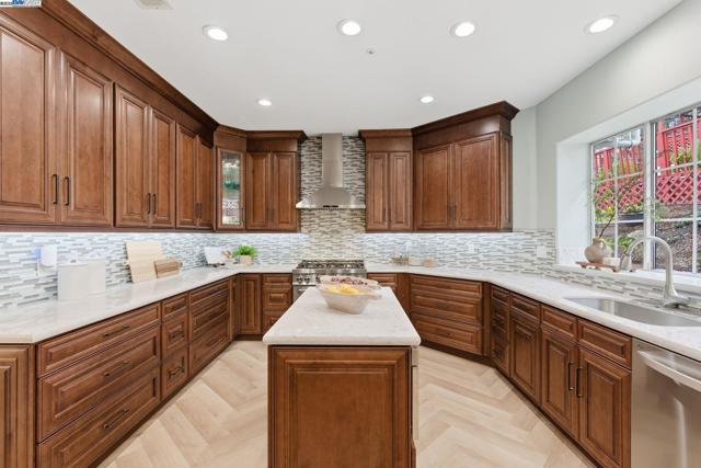 1031 Millbrook Court, Walnut Creek CA: https://media.crmls.org/mediaz/e9b30c90-f0de-4682-8cbf-7a785a179e72.jpg