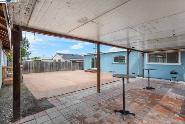 24753 Willimet Way, Hayward CA: https://media.crmls.org/mediaz/e9b316d8-6938-415a-8638-e2bdb1be5bf2.jpg