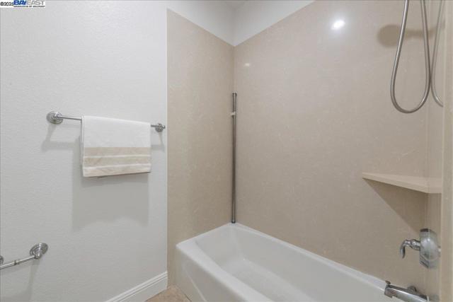 4206 Sunset View Dr, Dublin CA: https://media.crmls.org/mediaz/e9b32696-266f-4261-a9f0-7ceacb4099eb.jpg