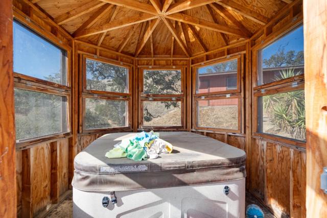 20101 Panoche Road, Paicines CA: https://media.crmls.org/mediaz/e9b4159f-d9fb-44bf-8732-7e6404136973.jpg